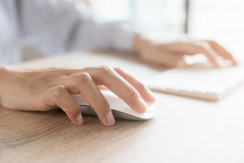 &Eacute;crans, claviers et souris, comment composer un poste de travail confortable